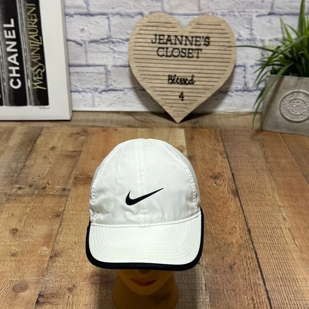 Nike Dri Fit Feather Light Runners Joggers White Baseball Cap with flaws